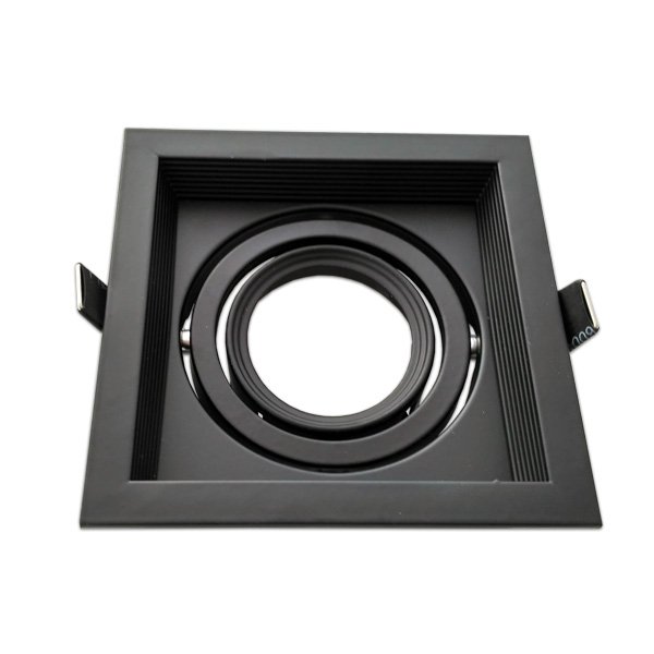 Adjustable black frame for MR16